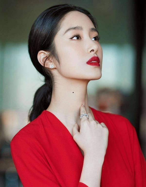 杨采钰哪里人最新爆料,探寻她的成长足迹与家乡故事